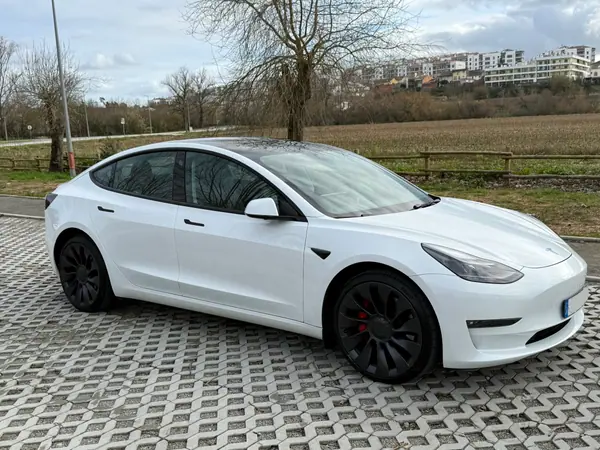 Tesla Model 3 2022 - 33500 EUR, 70000 km - AUTO.MOTO.pt - 70000km - foto 13 de 30