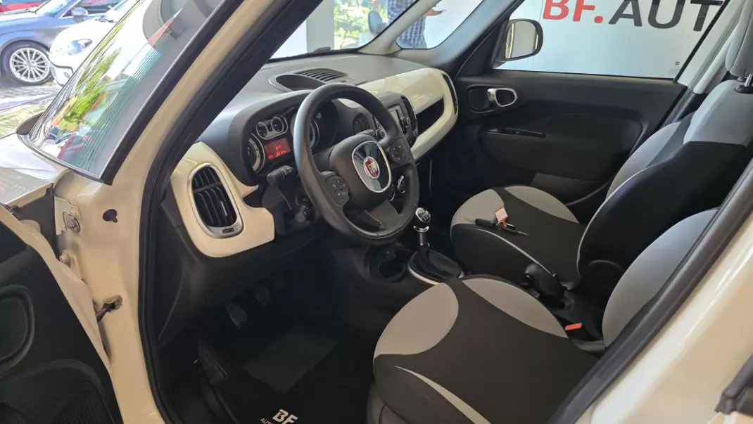 Fiat 500L 2013 - 7900 EUR, 153161 km - AUTO.MOTO.pt - 153161km - foto 6 de 55