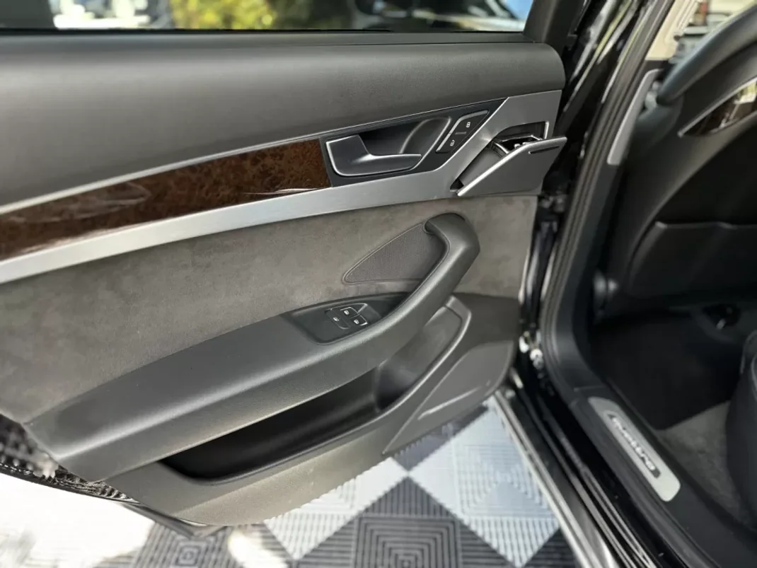 Audi A8 2016 - 39000 EUR, 170000 km - AUTO.MOTO.pt - 170000km - foto 52 de 53