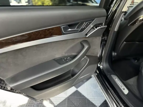 Audi A8 2016 - 39000 EUR, 170000 km - AUTO.MOTO.pt - 170000km - foto 52 de 53