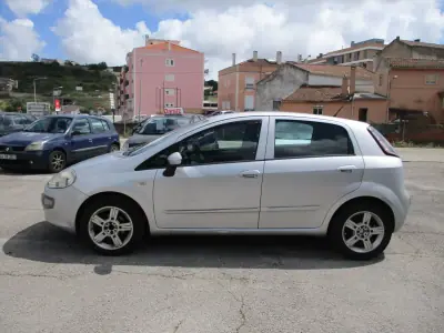 Fiat Grande Punto 2009 - 5900 EUR, 168000 km - AUTO.MOTO.pt - 168000km - foto 5 de 11