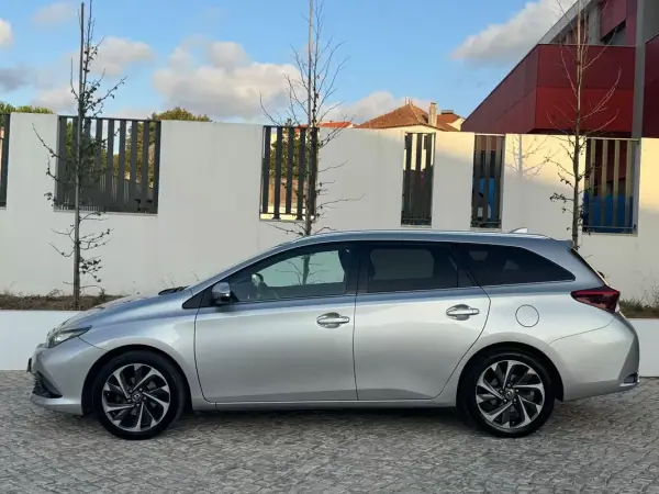 Toyota Auris Touring Sports 2016 - 13950 EUR, 98019 km - AUTO.MOTO.pt - 98019km - foto 5 de 28