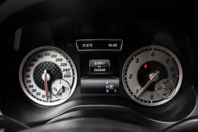 Mercedes-Benz A 180 2015 - 13990 EUR, 263650 km - AUTO.MOTO.pt - 263650km - foto 15 de 34