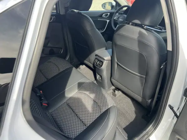 Kia Ceed 2025 - 23900 EUR, 10 km - AUTO.MOTO.pt - 10km - foto 10 de 20