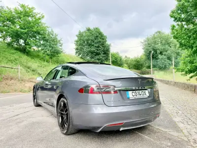Tesla Model S 2013 - 15500 EUR, 306000 km - AUTO.MOTO.pt - 306000km - foto 7 de 24