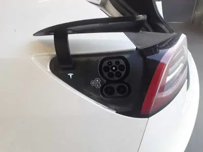 Tesla Model 3 2023 - 30900 EUR, 84802 km - foto 6 de 13