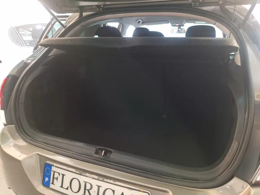 Citroën C4 2016 - 9900 EUR, 131000 km - AUTO.MOTO.pt - 131000km - foto 14 de 18