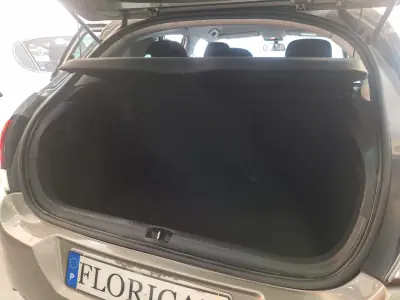 Citroën C4 2016 - 9900 EUR, 131000 km - AUTO.MOTO.pt - 131000km - foto 14 de 18