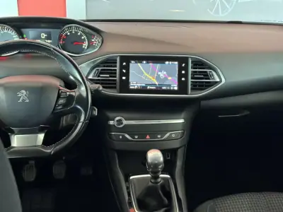 Peugeot 308 SW 2018 - 13500 EUR, 49820 km - AUTO.MOTO.pt - 49820km - foto 16 de 18