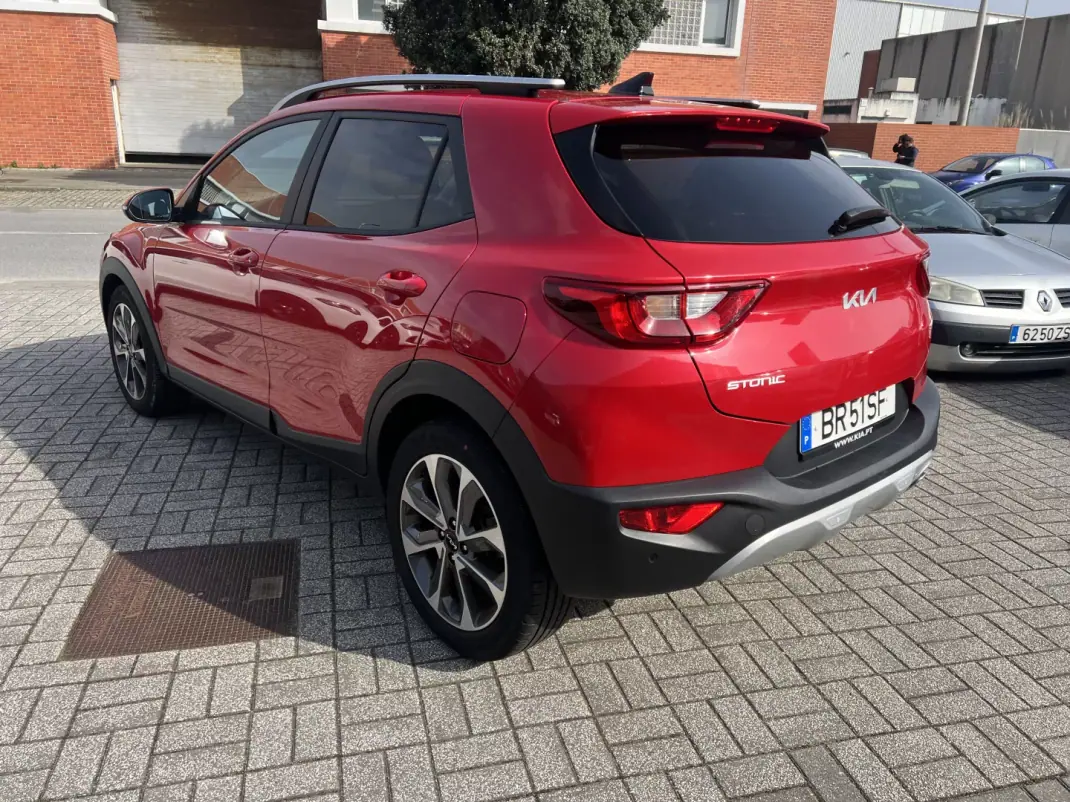 Kia Stonic 2025 - 20500 EUR, 17500 km - AUTO.MOTO.pt - 17500km - foto 4 de 19