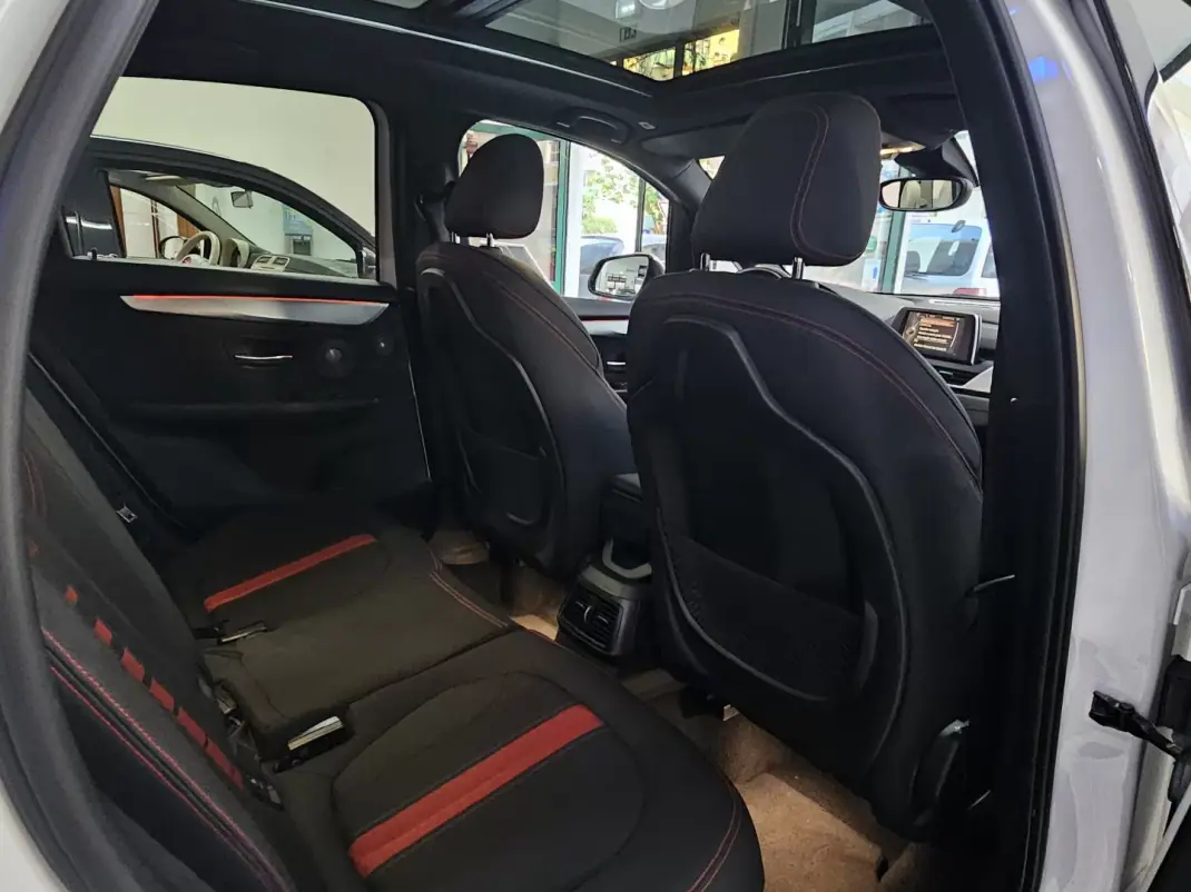 BMW 218 Active Tourer 2015 - 18300 EUR, 105000 km - AUTO.MOTO.pt - 105000km - foto 29 de 39