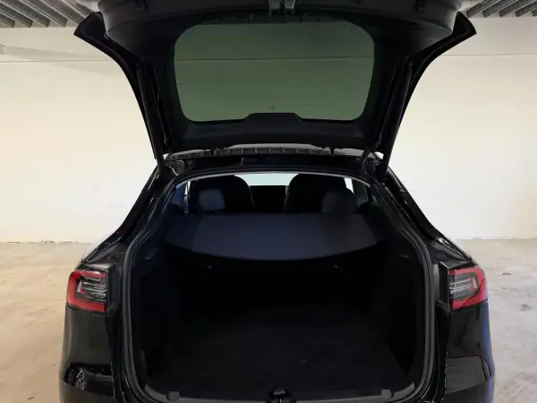Tesla Model Y 2022 - 35990 EUR, 89658 km - AUTO.MOTO.pt - 89658km - foto 14 de 17
