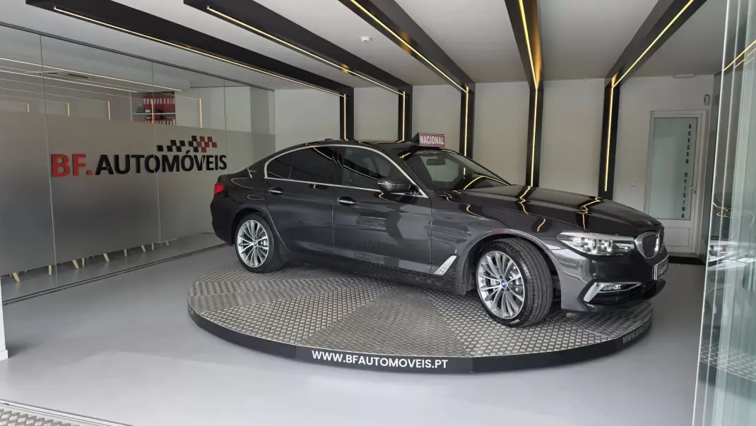 BMW 530 2017 - 21900 EUR, 230206 km - AUTO.MOTO.pt - 230206km - foto 5 de 58
