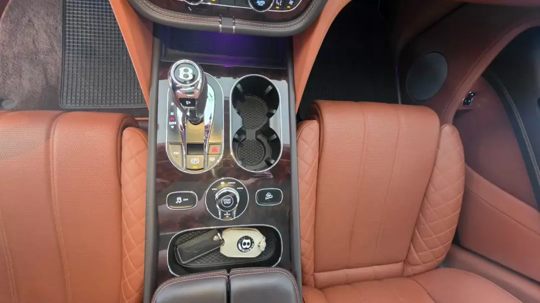 Bentley Bentayga 2020 - 185000 EUR, 62037 km - AUTO.MOTO.pt - 62037km - foto 13 de 31