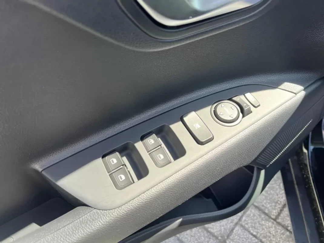 Kia Stonic 2025 - 21500 EUR, 100 km - AUTO.MOTO.pt - 100km - foto 13 de 23