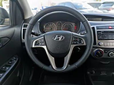 Hyundai i20 2012 - 7490 EUR, 172563 km - AUTO.MOTO.pt - 172563km - foto 19 de 23