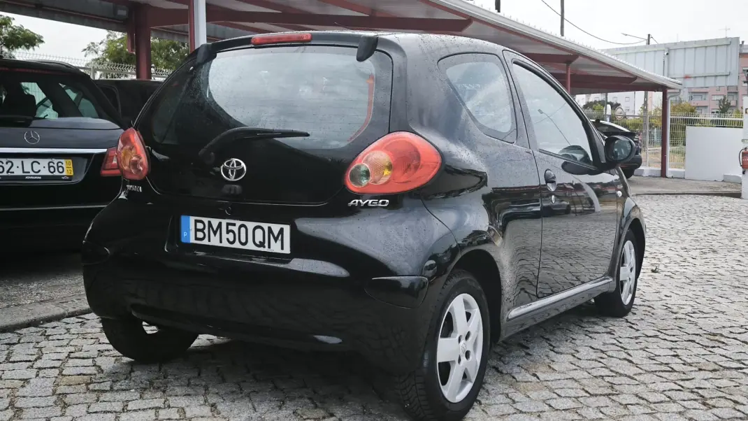 Toyota Aygo 2007 - 5450 EUR, 125960 km - 125960km - foto 4 de 8