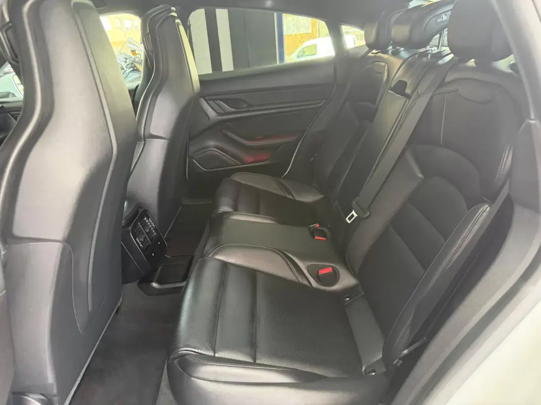 Porsche Taycan 2023 - 67000 EUR, 46411 km - 46411km - foto 35 de 40