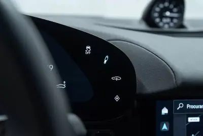 Porsche Taycan 2024 - 84950 EUR, 8000 km - AUTO.MOTO.pt - 8000km - foto 35 de 58