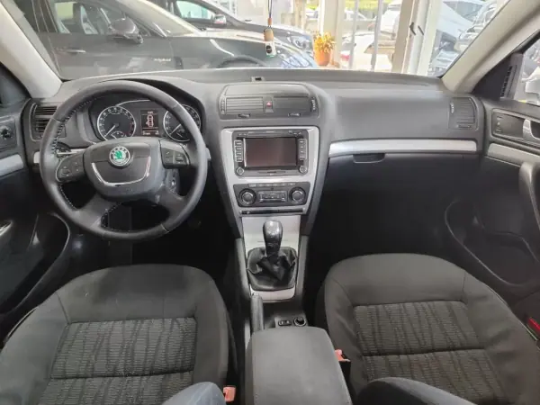 Skoda Octavia Break 2009 - 5750 EUR, 277000 km - AUTO.MOTO.pt - 277000km - foto 22 de 36