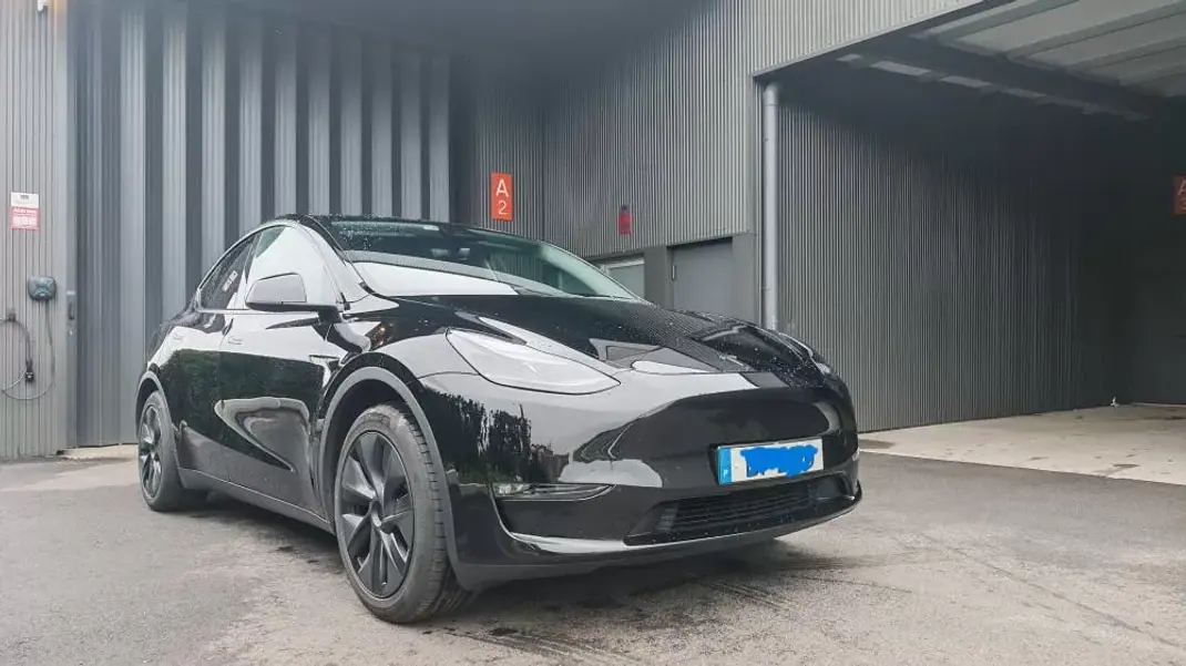 Tesla Model Y 2024 - 49950 EUR, 25000 km - AUTO.MOTO.pt - 25000km - foto 1 de 13