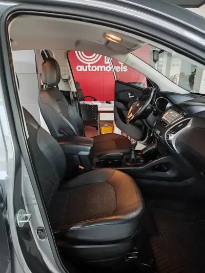 Hyundai ix35 2013 - 9990 EUR, 157000 km - AUTO.MOTO.pt - 157000km - foto 19 de 34