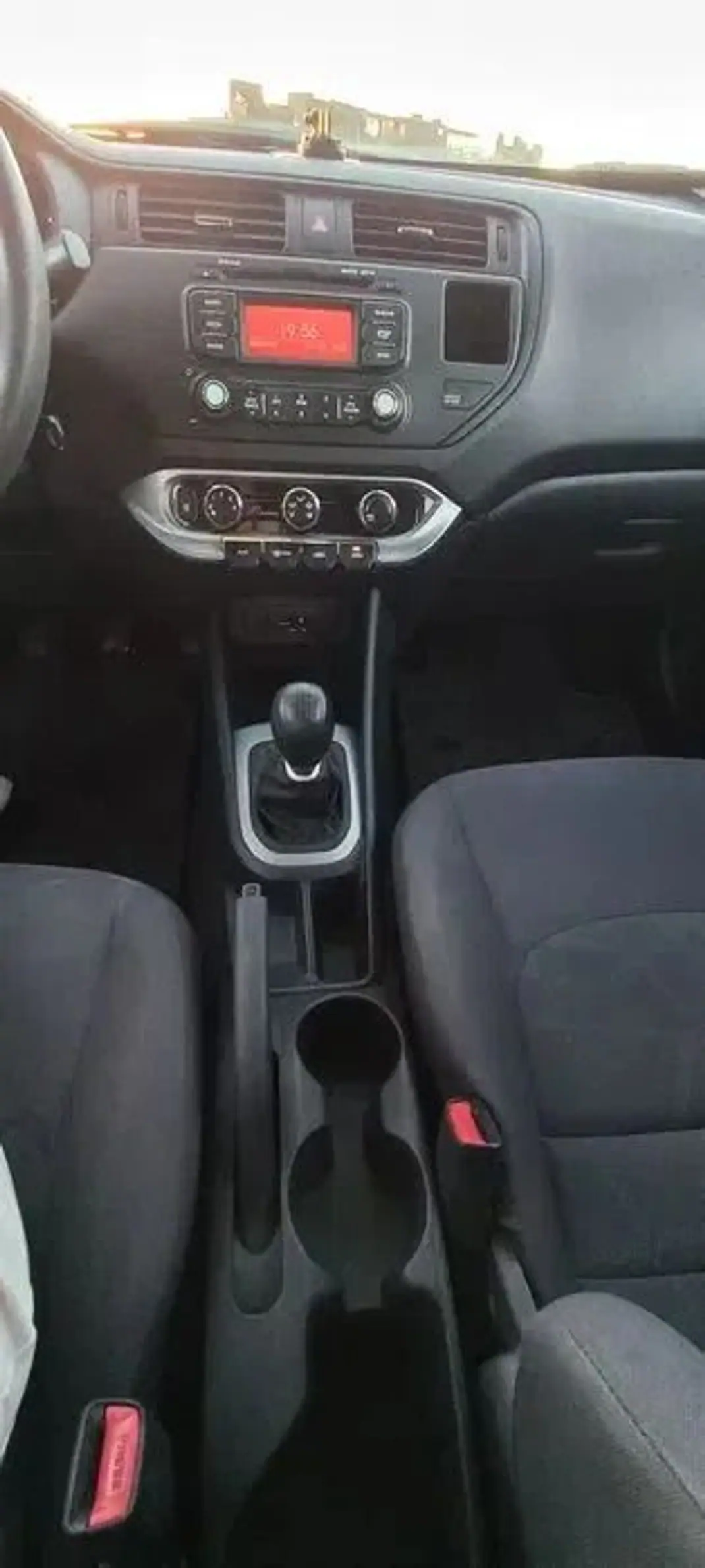 Kia Rio 2012 - 4800 EUR, 188335 km - 188335km - foto 6 de 10