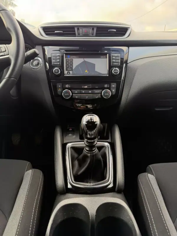 Nissan Qashqai 2018 - 18990 EUR, 111000 km - AUTO.MOTO.pt - 111000km - foto 12 de 39
