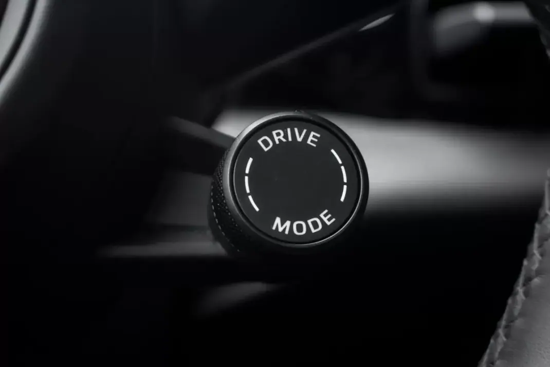 Porsche Macan 2025 - 83990 EUR, 15400 km - AUTO.MOTO.pt - 15400km - foto 17 de 49