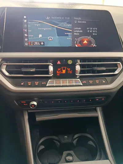 BMW 320 2019 - 28900 EUR, 140000 km - AUTO.MOTO.pt - 140000km - foto 33 de 35