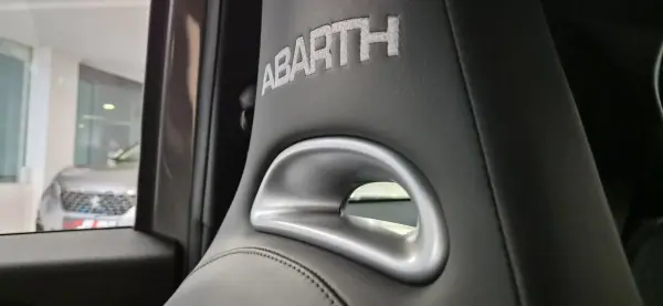 Abarth 595 2021 - 19990 EUR, 52913 km - AUTO.MOTO.pt - 52913km - foto 13 de 36