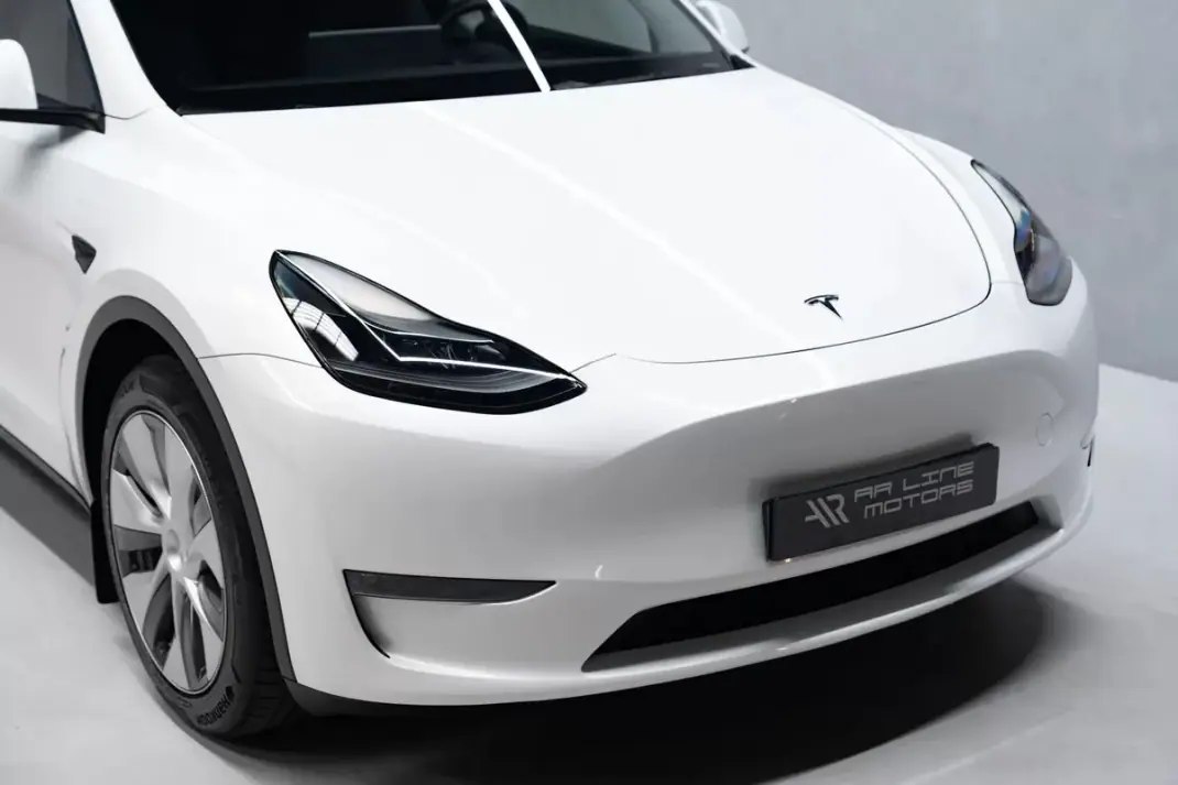 Tesla Model Y 2023 - 35950 EUR, 57000 km - 57000km - foto 6 de 49
