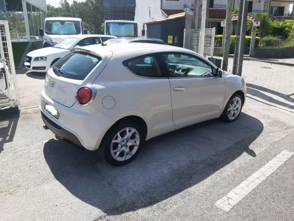 Alfa Romeo MiTo 2018 - 8000 EUR, 234180 km - AUTO.MOTO.pt - 234180km - foto 11 de 46