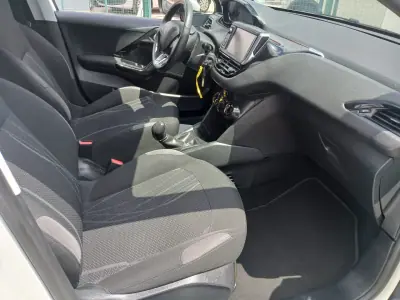 Peugeot 208 2014 - 7350 EUR, 85491 km - AUTO.MOTO.pt - 85491km - foto 21 de 25