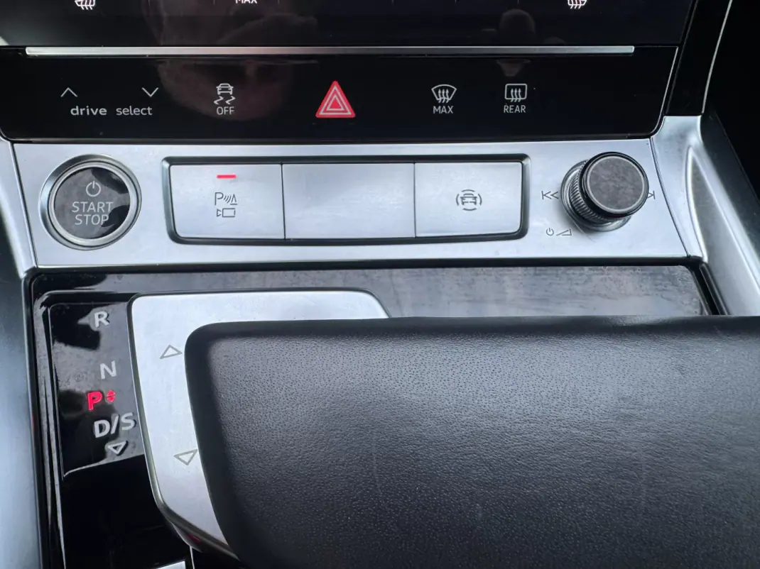 Audi e-tron Sportback 2020 - 28900 EUR, 102000 km - AUTO.MOTO.pt - 102000km - foto 46 de 54