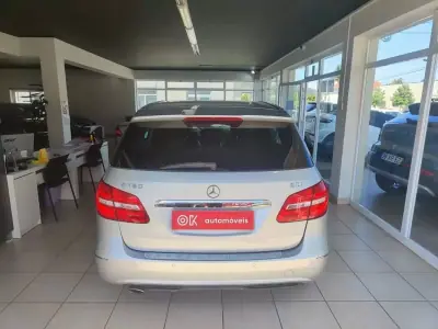 Mercedes-Benz B 180 2012 - 10990 EUR, 221000 km - AUTO.MOTO.pt - 221000km - foto 9 de 35