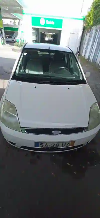 Ford Fiesta 2002 - 2000 EUR, 200000 km - AUTO.MOTO.pt - 200000km - foto 5 de 9