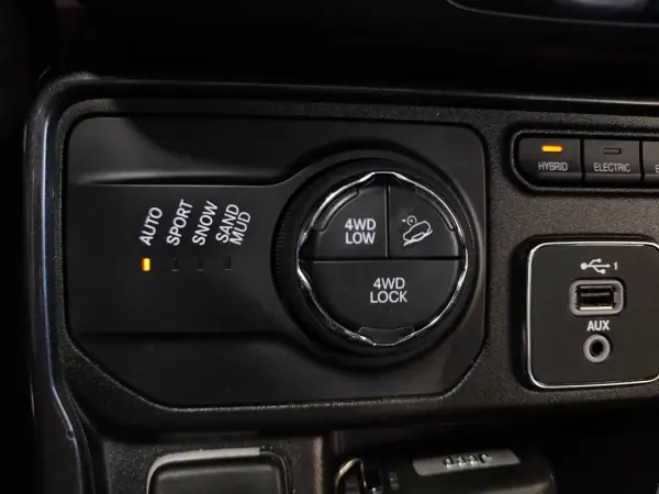 Jeep Compass 2021 - 22500 EUR, 107000 km - AUTO.MOTO.pt - 107000km - foto 36 de 45