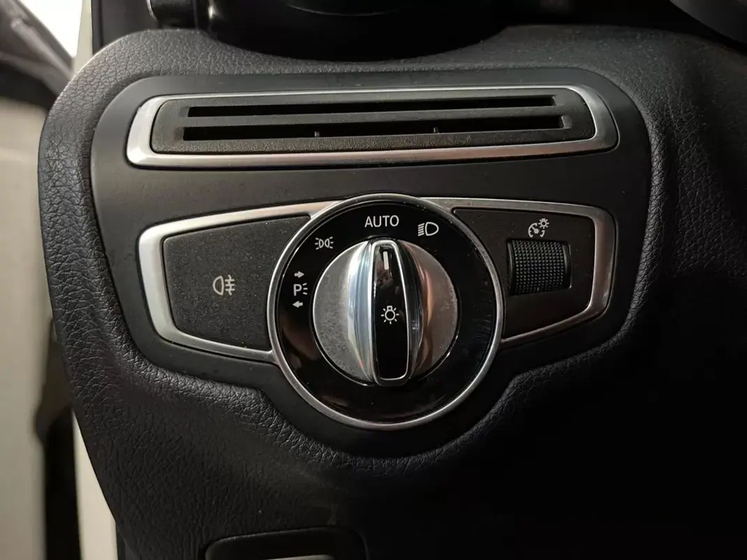 Mercedes-Benz C 220 2015 - 16500 EUR, 266000 km - AUTO.MOTO.pt - 266000km - foto 26 de 29