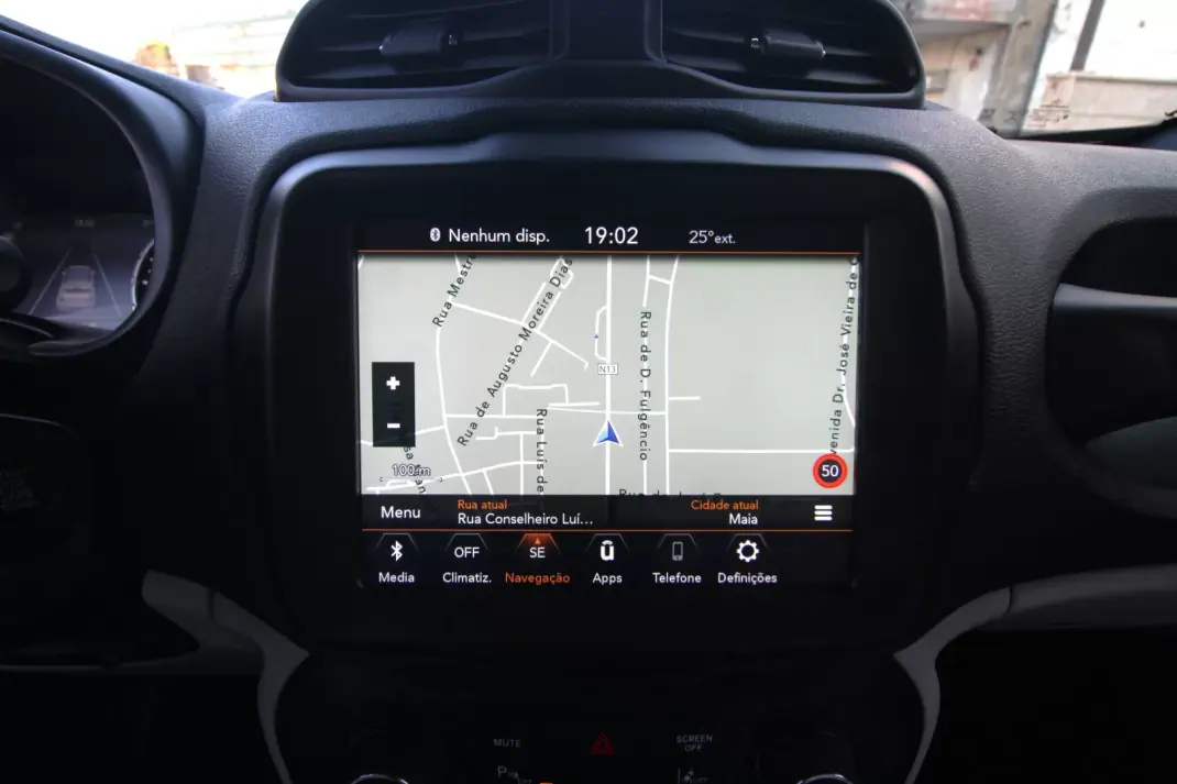 Jeep Renegade 2018 - 14990 EUR, 116000 km - AUTO.MOTO.pt - 116000km - foto 21 de 36