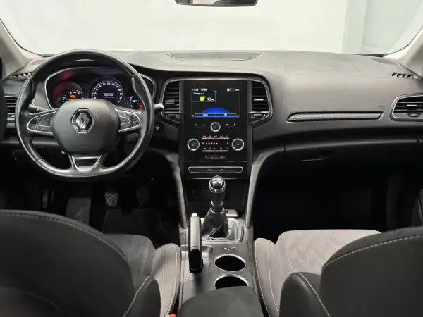 Renault Mégane Sport Tourer 2020 - 15990 EUR, 80000 km - AUTO.MOTO.pt - 80000km - foto 20 de 26