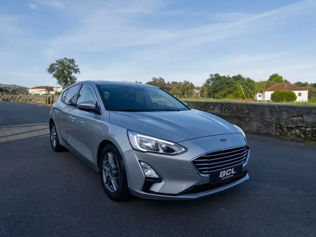 Ford Focus 2018 - 13990 EUR, 90000 km - AUTO.MOTO.pt - 90000km - foto 1 de 36