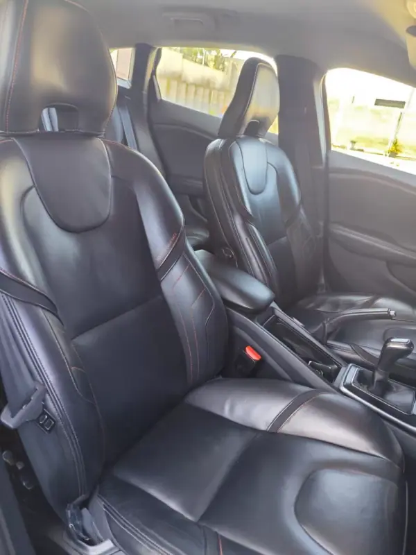 Volvo V40 2015 - 13999 EUR, 116000 km - AUTO.MOTO.pt - 116000km - foto 8 de 13