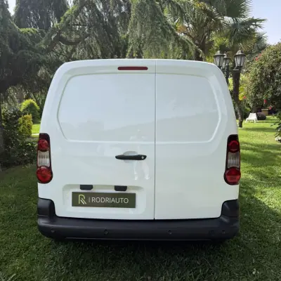 Citroën BERLINGO 1.6 HDI 600 C/AC 2018 - 10990 EUR, 190000 km - AUTO.MOTO.pt - 190000km - foto 2 de 15