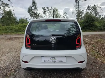 Volkswagen Up! 2016 - 7990 EUR, 152974 km - AUTO.MOTO.pt - 152974km - foto 4 de 71