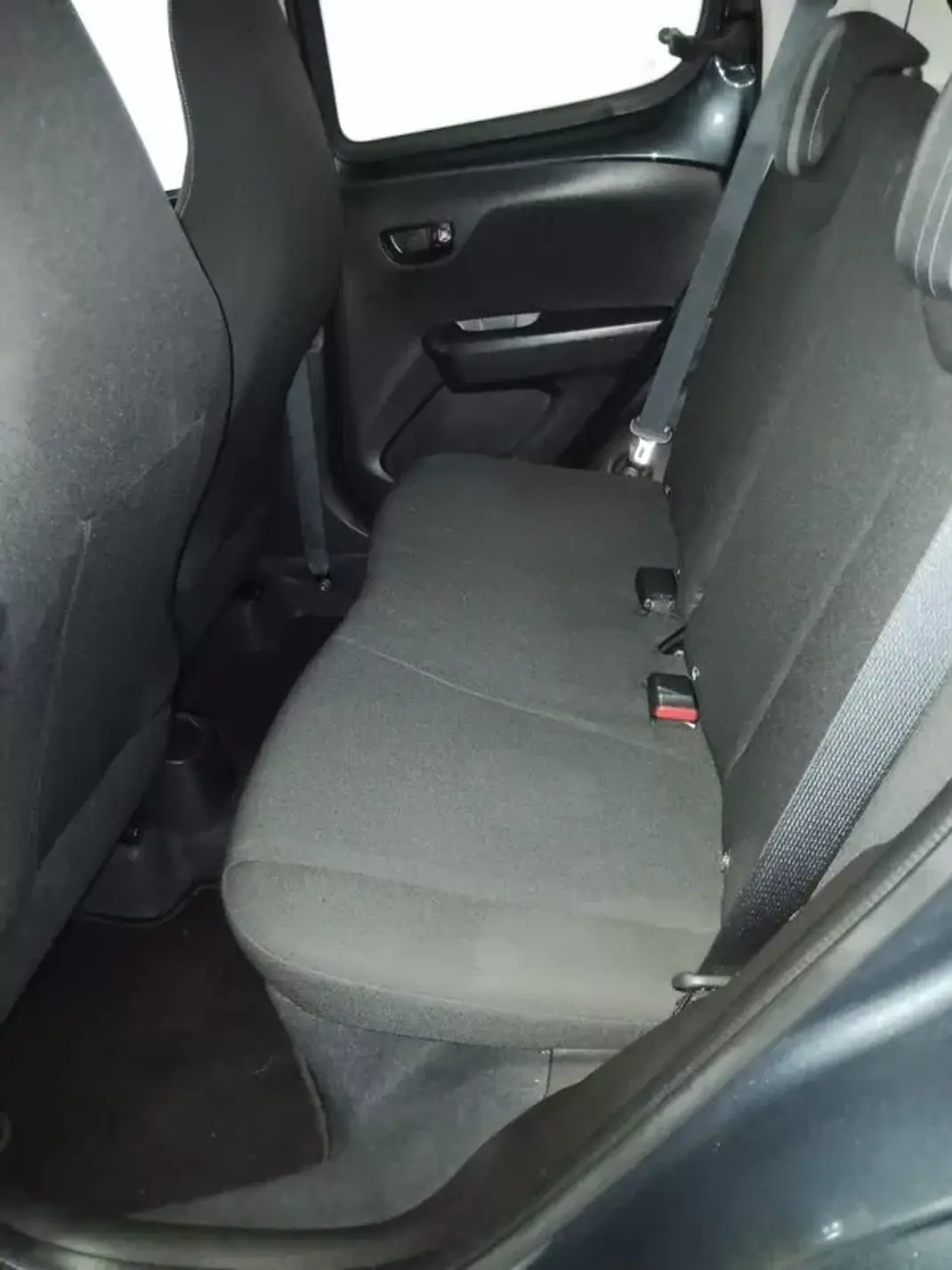 Peugeot 108 2019 - 10950 EUR, 95127 km - AUTO.MOTO.pt - 95127km - foto 6 de 12