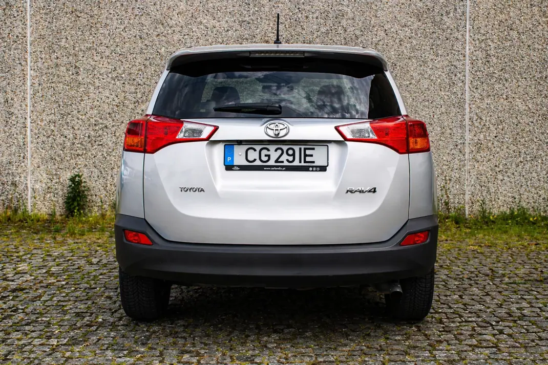 Toyota RAV4 2013 - 16250 EUR, 182522 km - AUTO.MOTO.pt - 182522km - foto 8 de 36