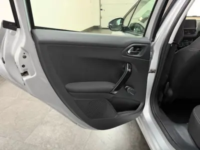 Peugeot 208 2015 - 8500 EUR, 152000 km - 152000km - foto 21 de 26