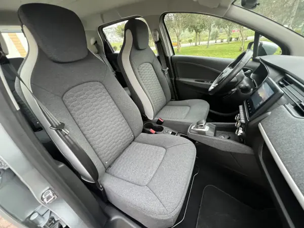Renault Zoe 2021 - 14965 EUR, 25000 km - AUTO.MOTO.pt - 25000km - foto 24 de 46