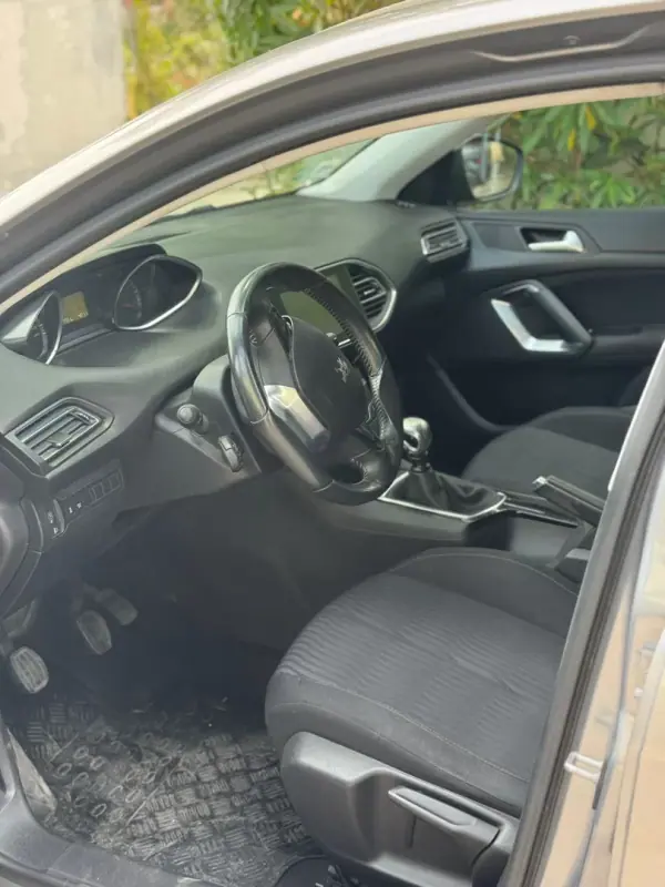 Peugeot 308 SW 2014 - 11500 EUR, 199339 km - AUTO.MOTO.pt - 199339km - foto 8 de 10